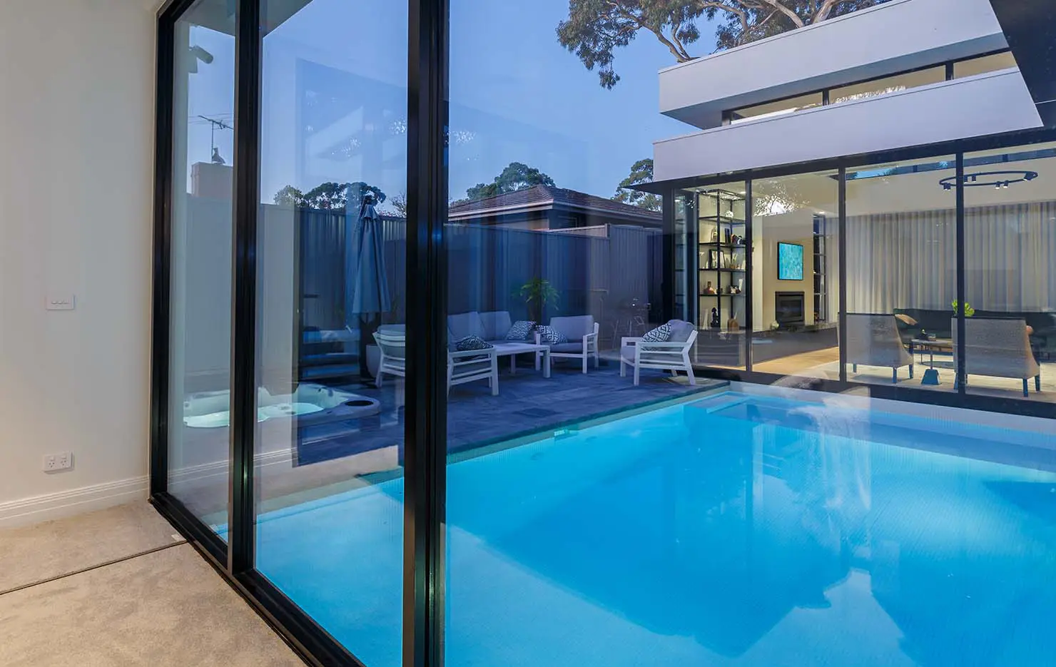 glass edge pool